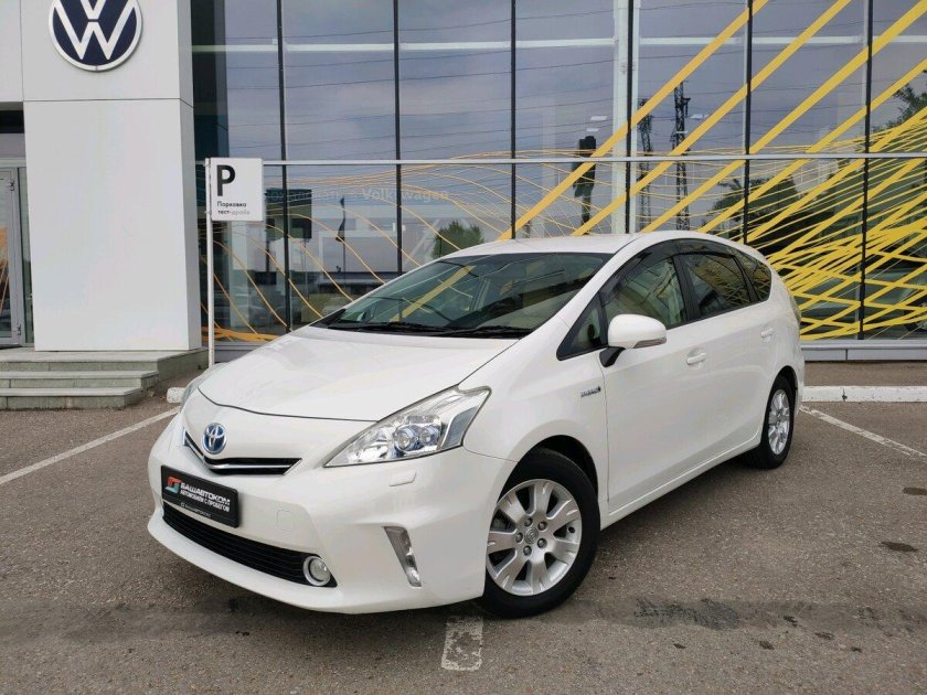 Toyota Prius Alpha Touring 2014