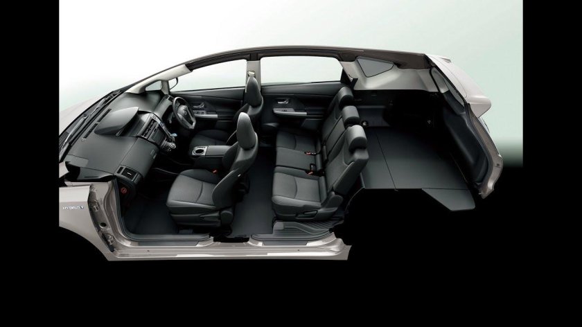 Toyota Prius Alpha 2017 салон