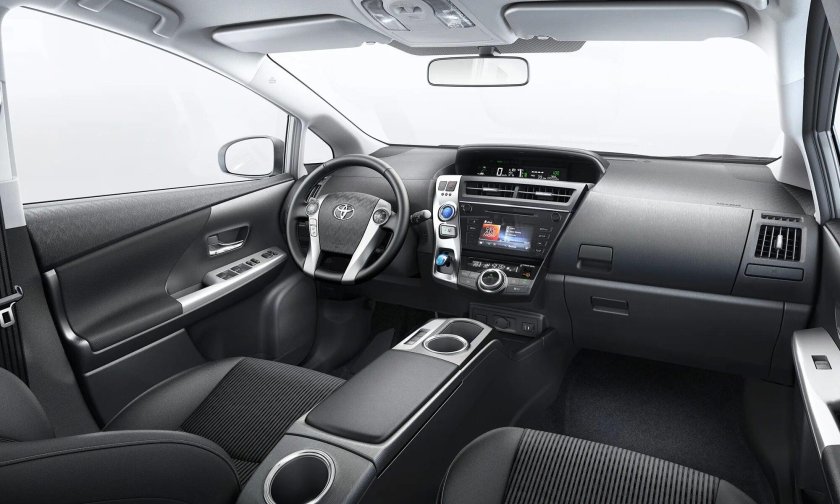 Prius Alpha 2015 салон