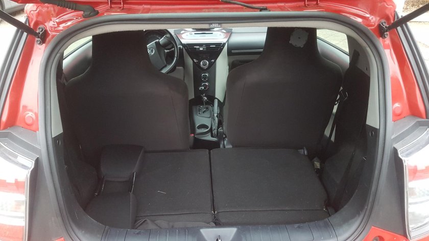 Toyota IQ багажник