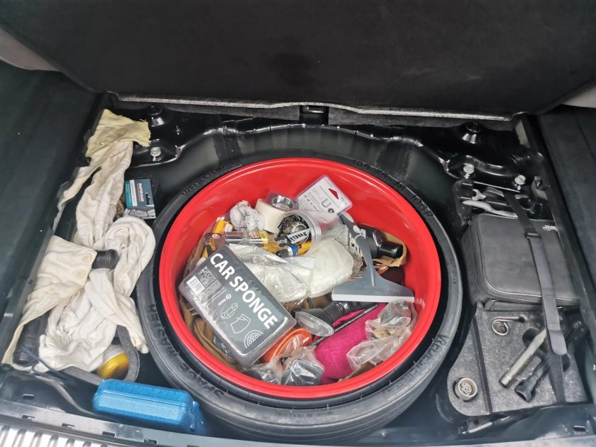 Туарег 2.5 дизель аккумулятор в багажнике