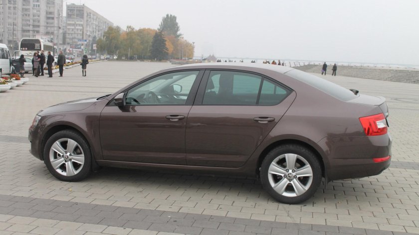 Skoda Octavia a7 Brown