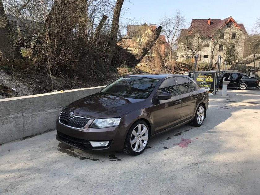 Skoda Octavia a7 коричневая