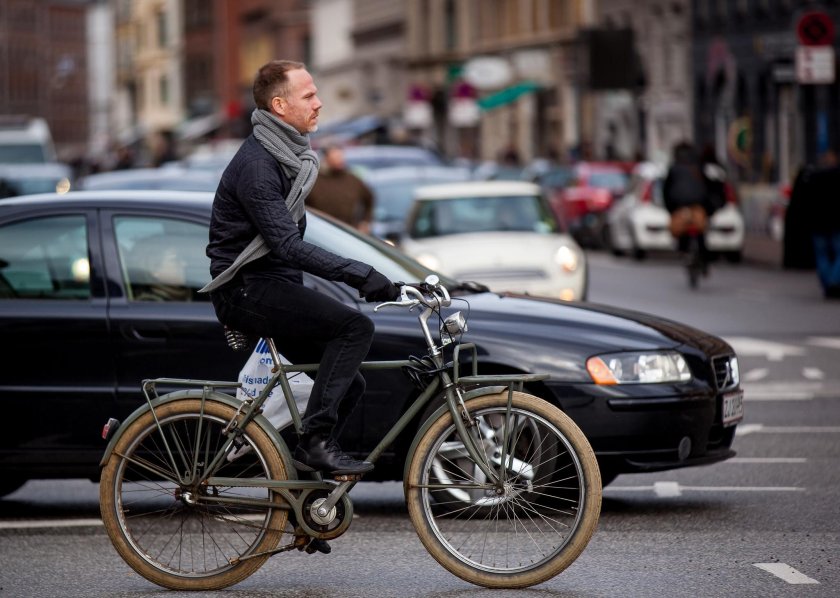 Городской велосипед с прямой посадкой
