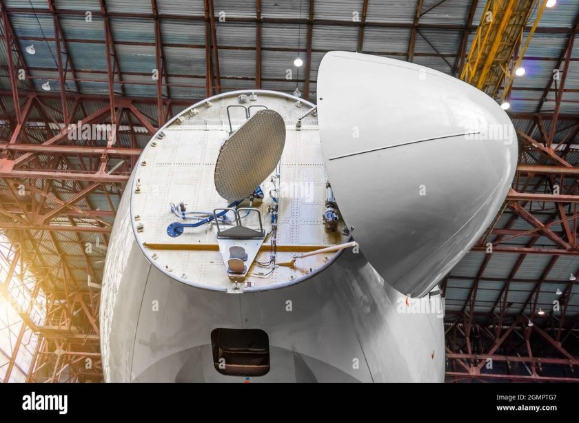 SSJ 100 носовой обтекатель