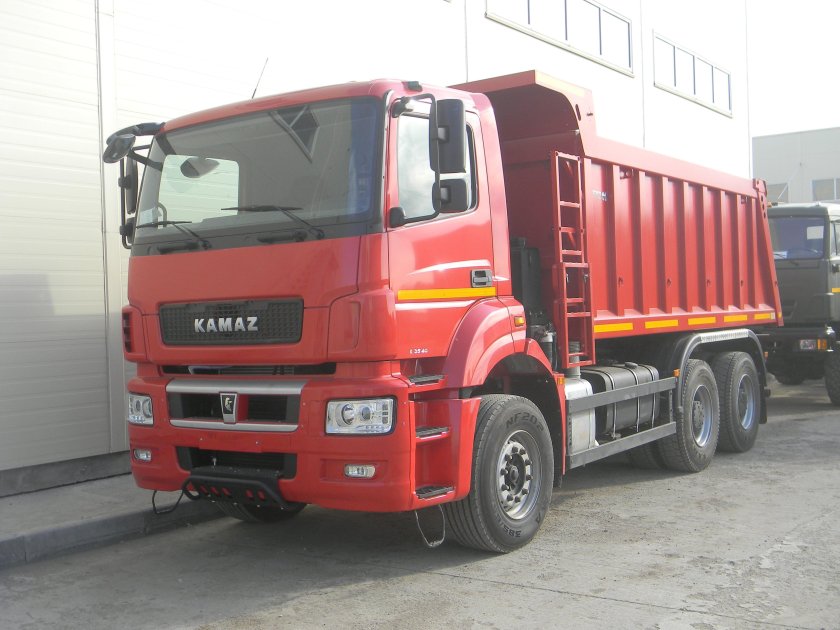 Карьерный КАМАЗ 6520 Люкс с козырьком