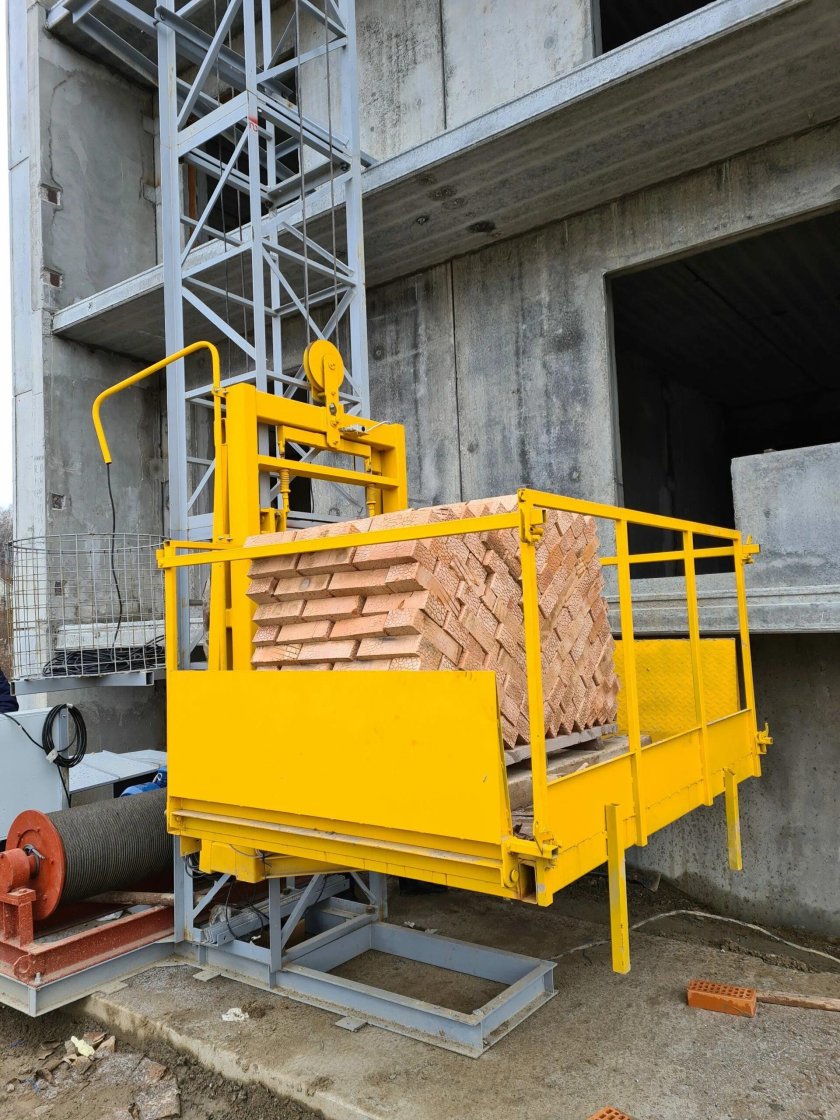 Грузовые строительные подъемники