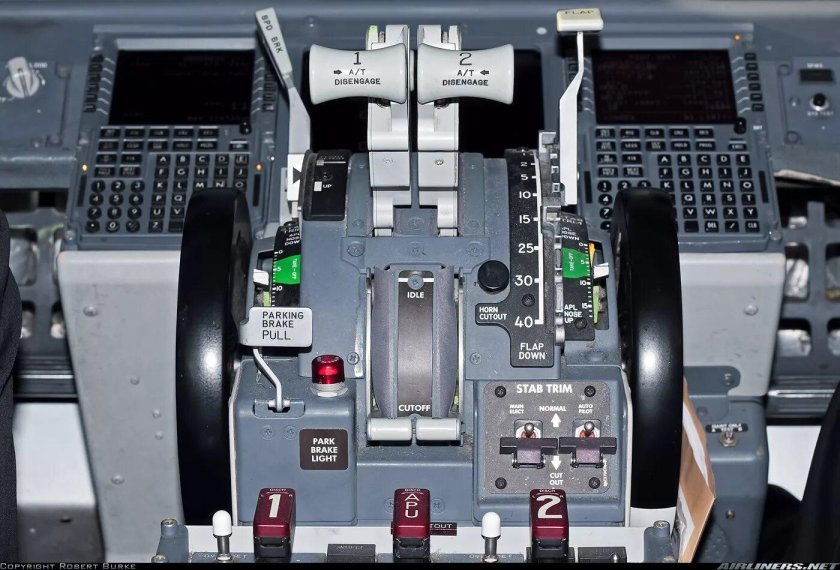 Рычаг управления двигателем Boeing 737