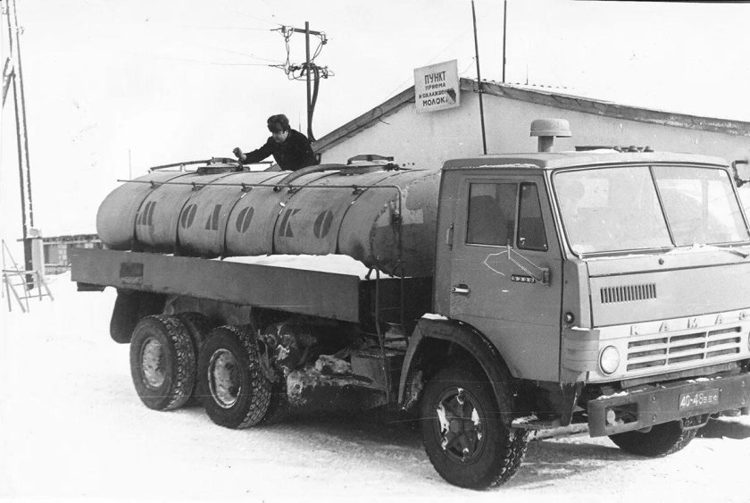 КАМАЗ 53213 молоковоз