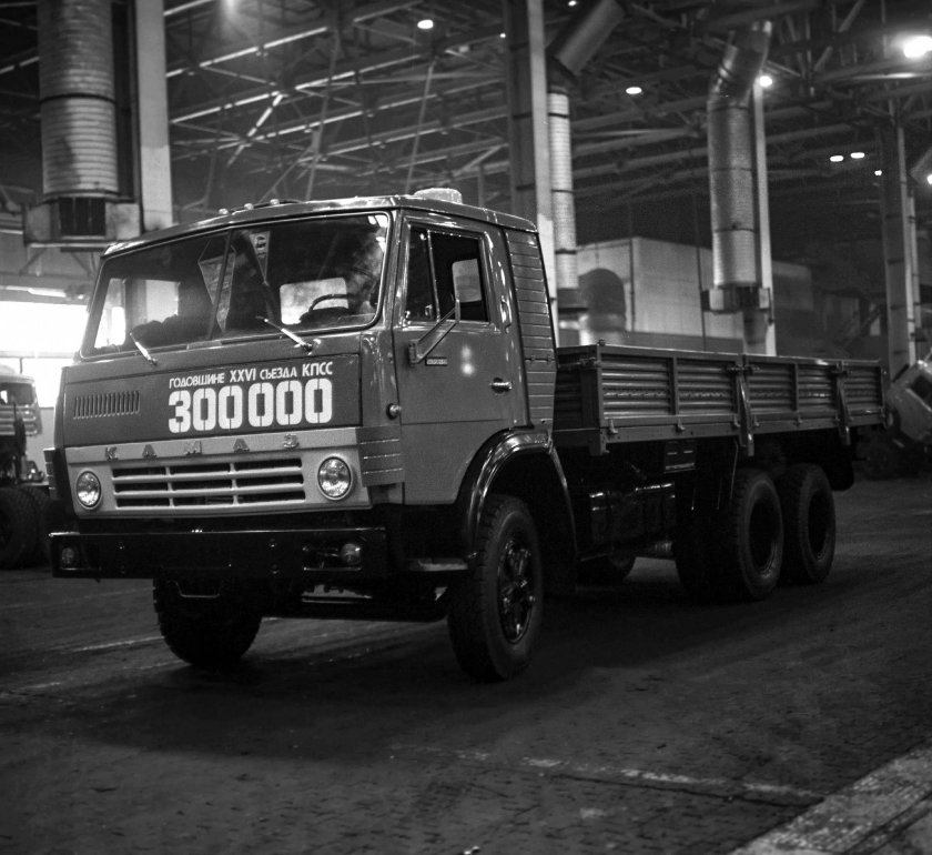 Грузовик КАМАЗ 53212