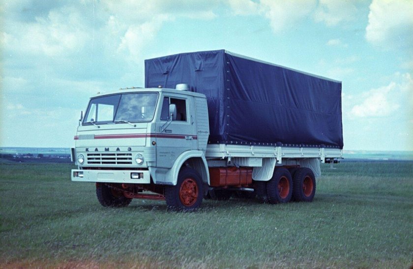 Грузовик КАМАЗ 53212