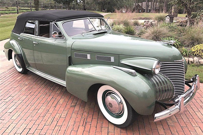Cadillac Series 62 sedan