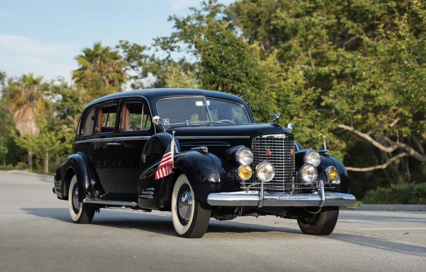 Cadillac v16 sedan