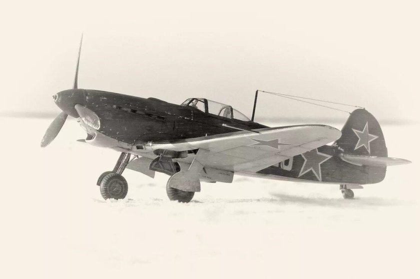 Як-7б истребитель