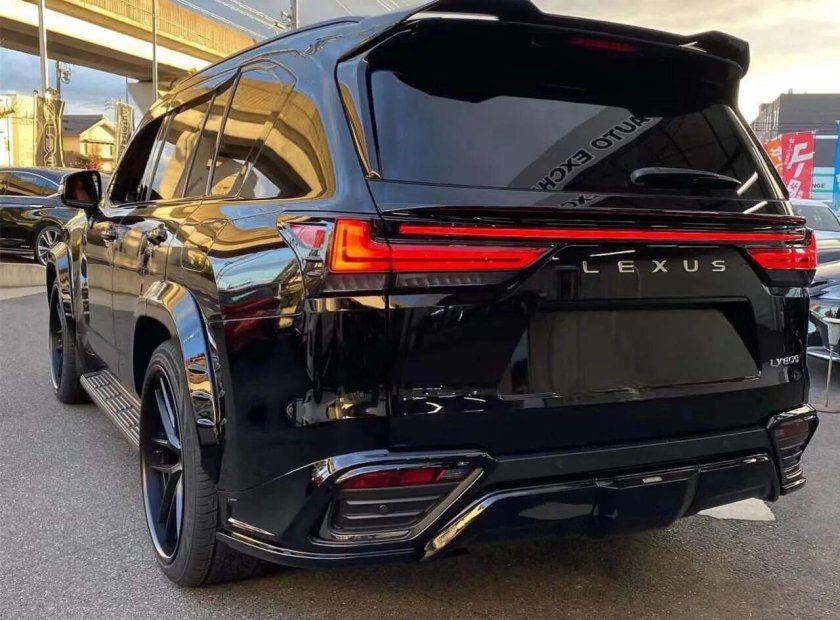 Lexus LX 600 Modellista