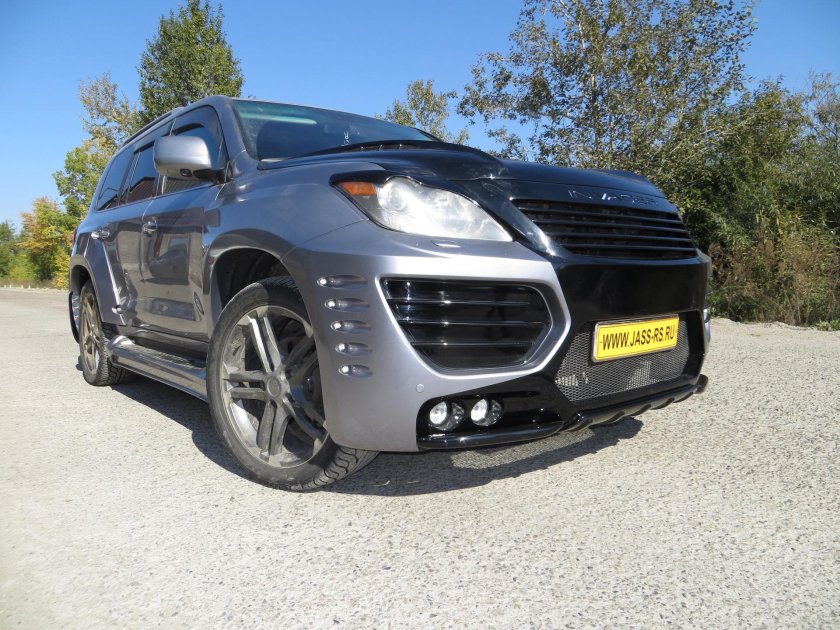 Лексус в обвесе инвайдер