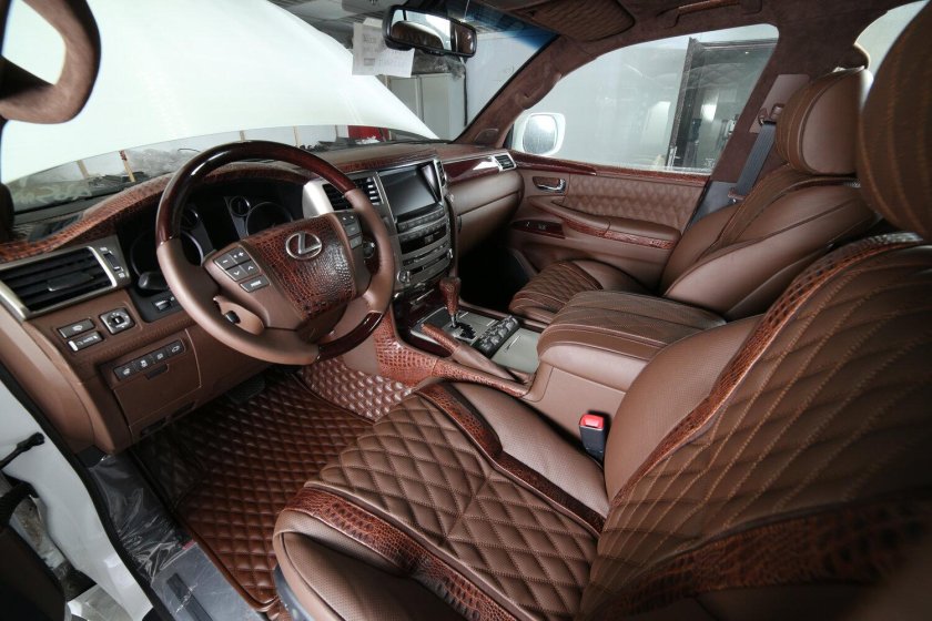Коричневый салон Лексуса 570