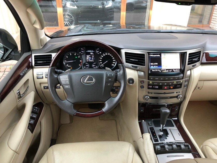 Lexus LX 570 2013 салон