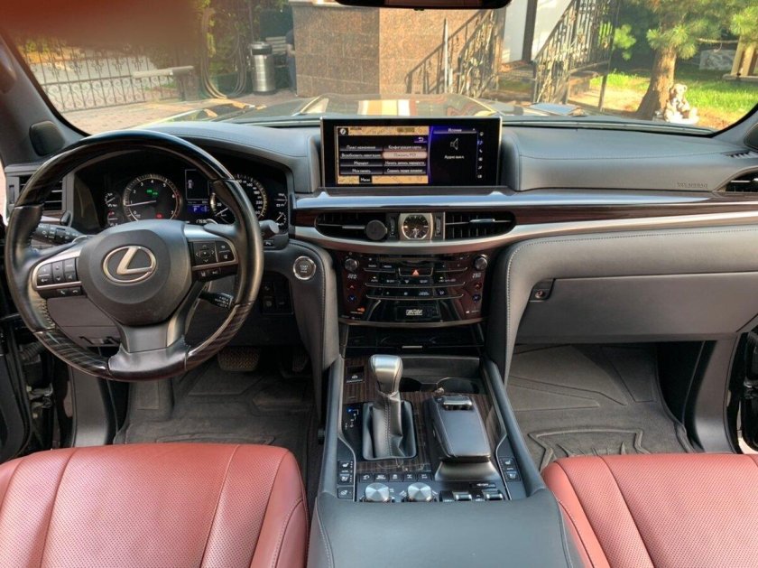 Lexus LX 570 2022 салон