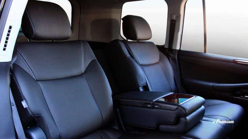 Лексус 570 салон сзади