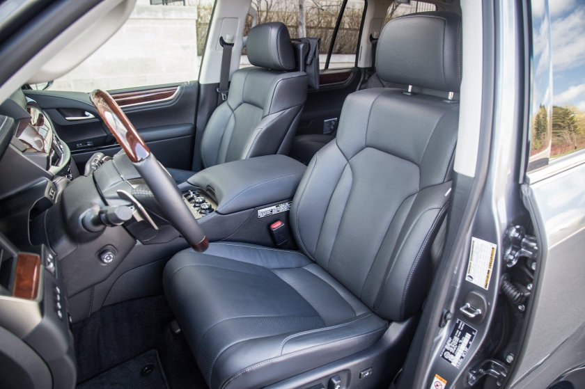 Лексус 570 2013 салон сзади