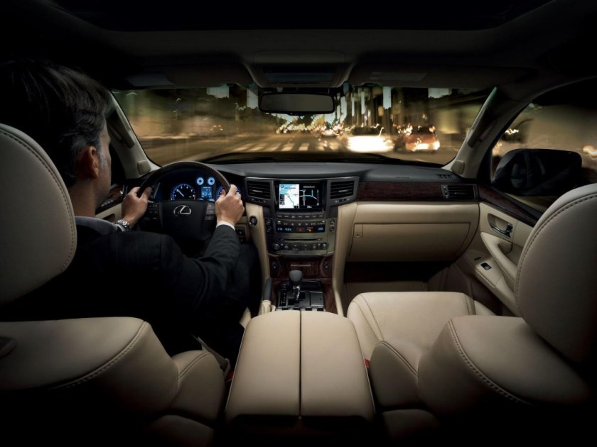 За рулем Лексус LX 570