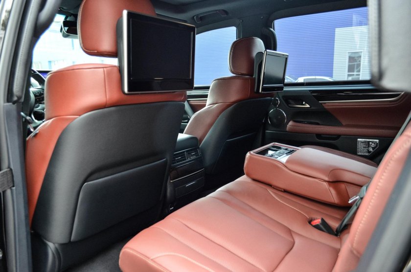 Lexus LX 570 интерьер