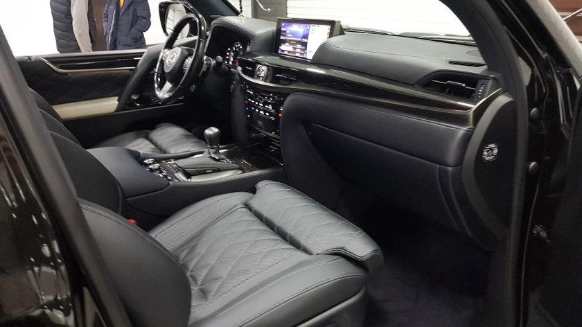 Lexus lx570 черный салон
