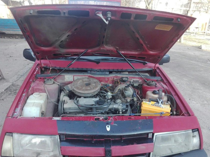 ВАЗ 2109 без капота
