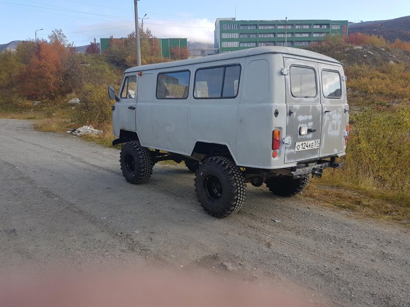 УАЗ Буханка на 31 колесах