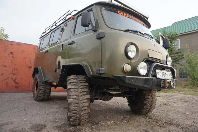 УАЗ Буханка на 35 колесах