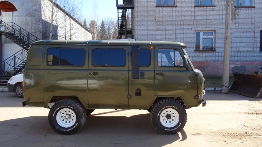 УАЗ Буханка на 33 колесах