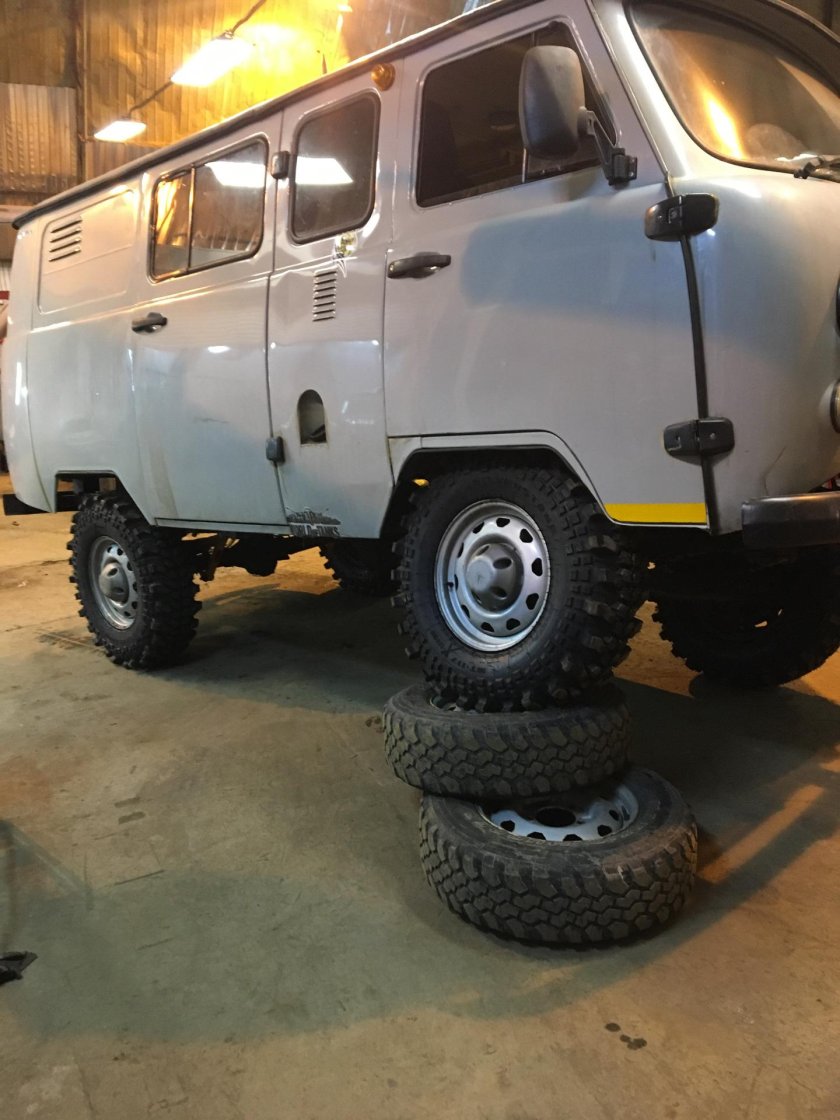 УАЗ Буханка на 31 колесах