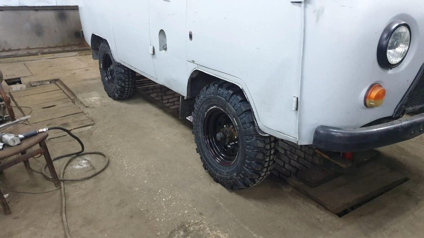 УАЗ Буханка на 31 колесах