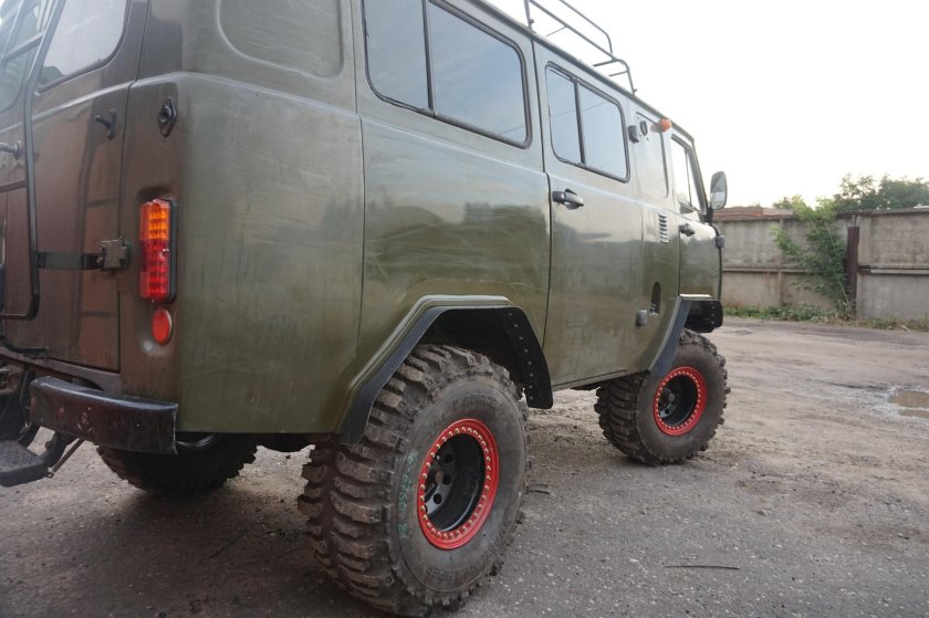 УАЗ Буханка на 35 колесах