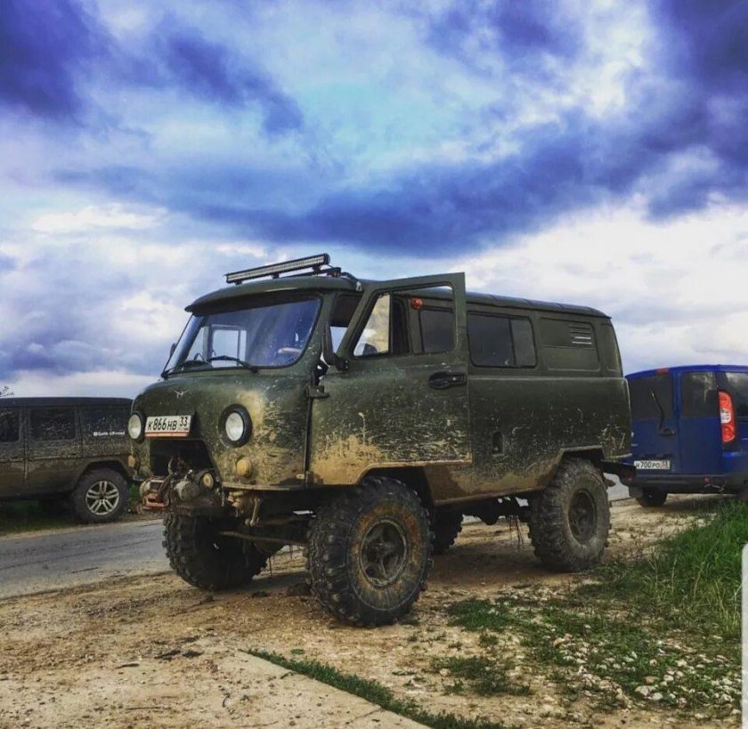 УАЗ Буханка на 35 колесах