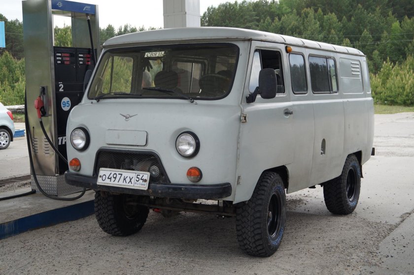 УАЗ Буханка на 33 колесах