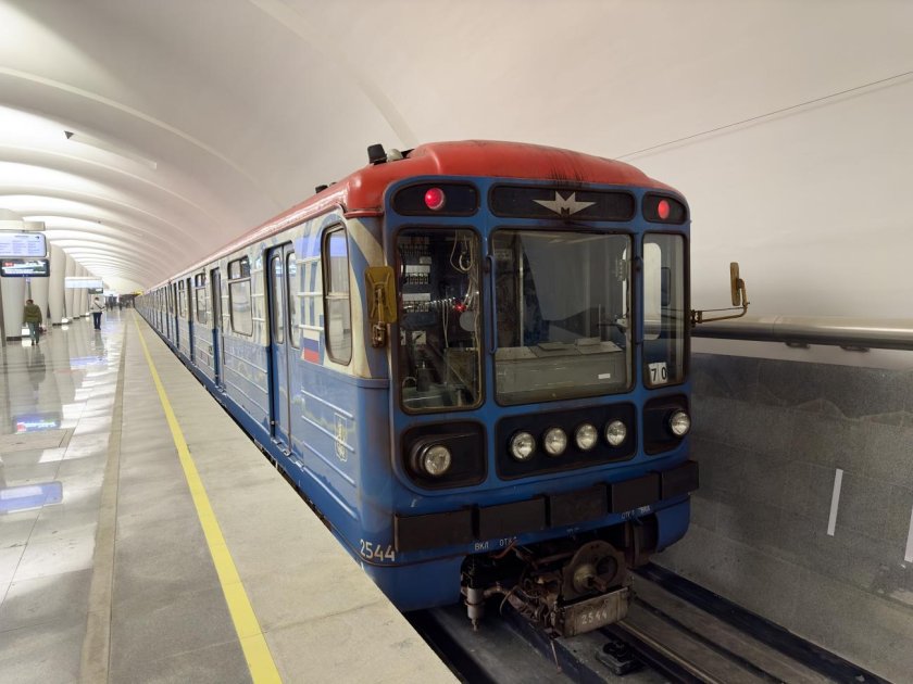 Метро Москвы обои на телефон вертикальные