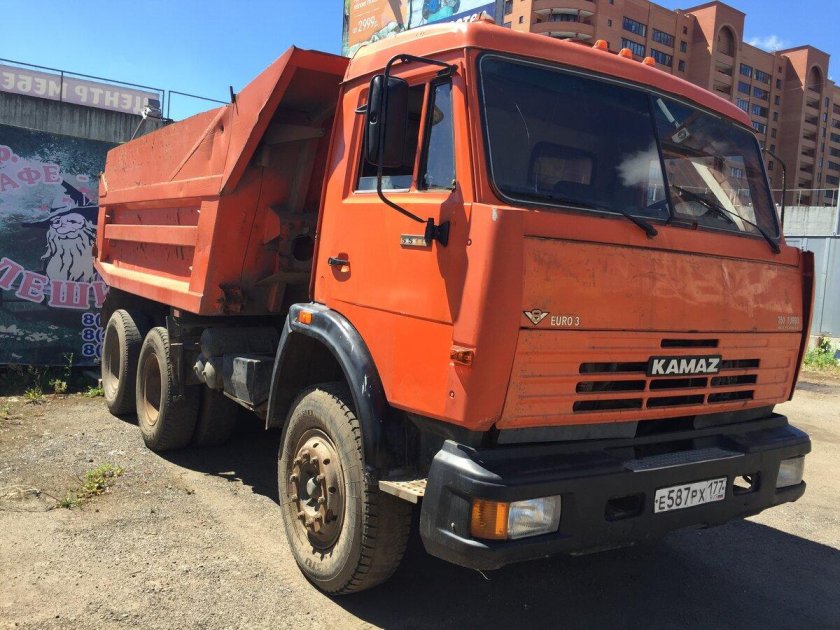 КАМАЗ 55111 самосвал оранжевый