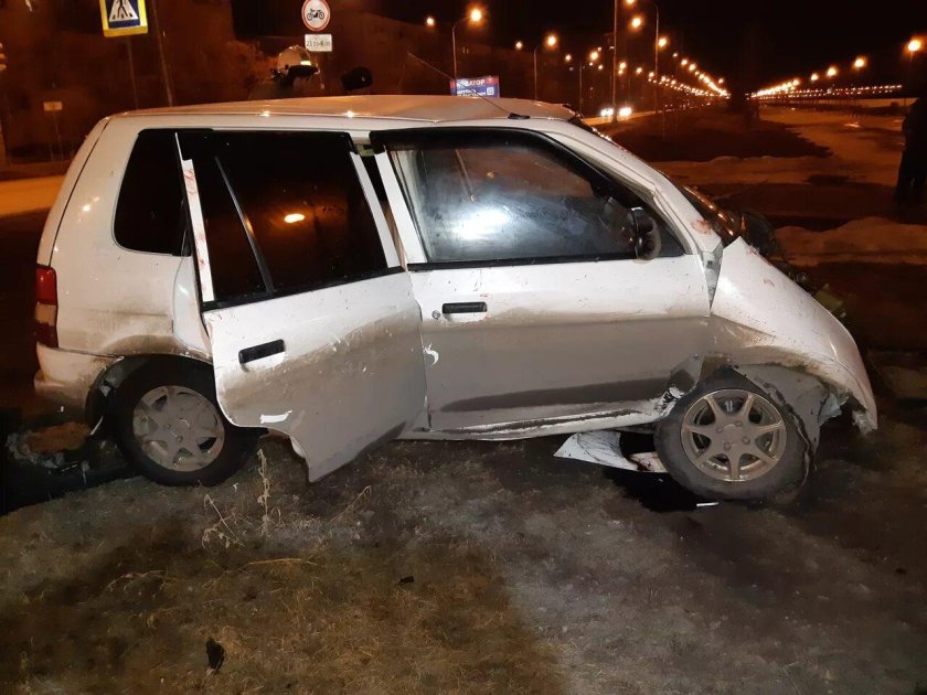 Разбитая Мазда Премаси