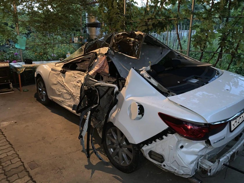 Разбитая Mazda 6