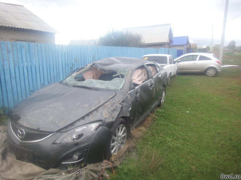 Черная Мазда 6 битая