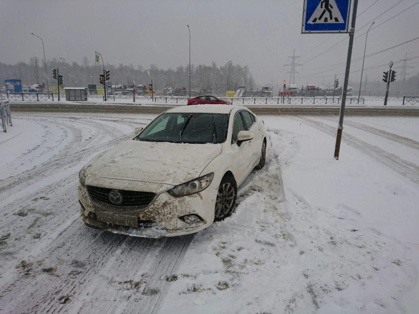 Мазда 6 белая битая