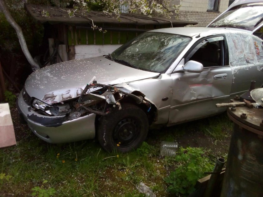 Разбитая Мазда капелла универсал