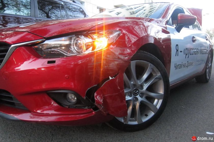 Разбитая Мазда 6