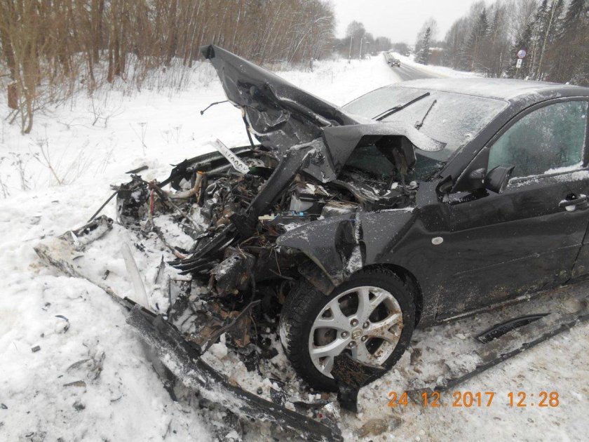 Разбитая Мазда 3 БК