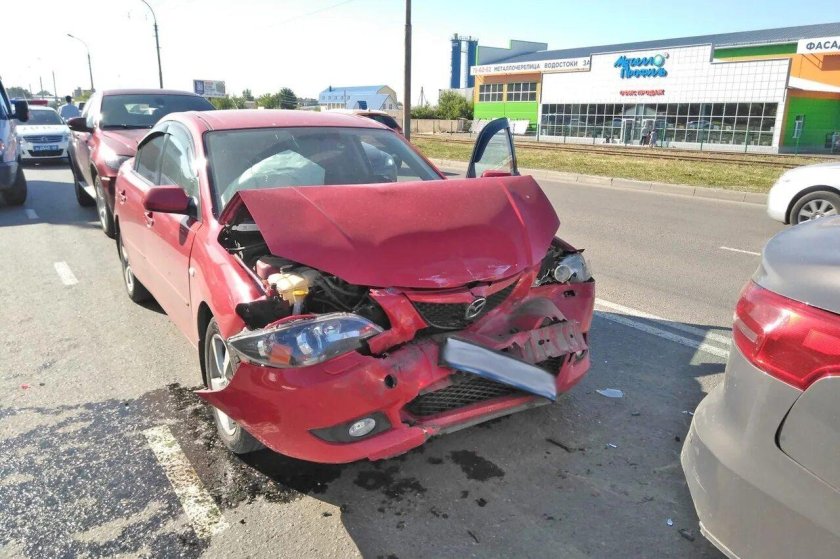 Разбитая Мазда 3 БК