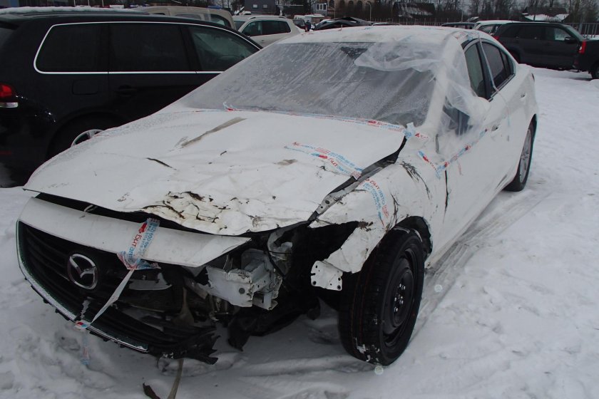 Мазда 6 битая