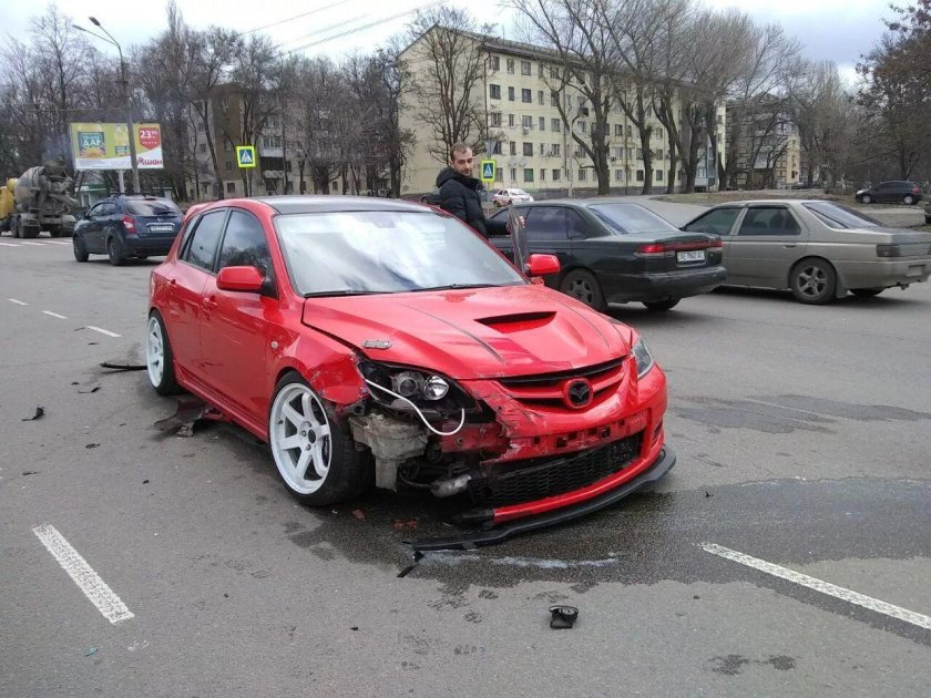 Разбитая Мазда 3 БК