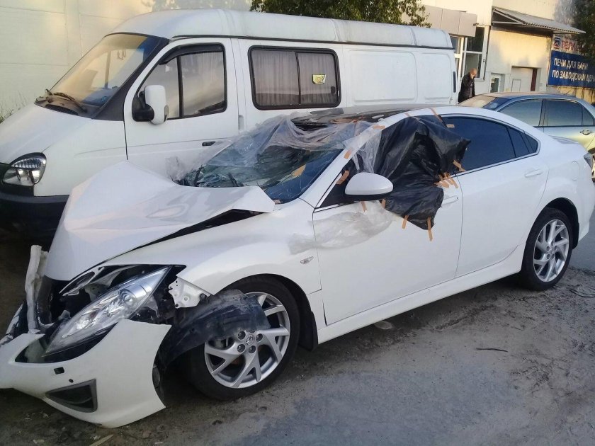 Разбитая Мазда 6 GH белая